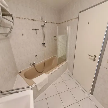 Grosse Naehe Flughafen Koeln/bonn Apartment Troisdorf