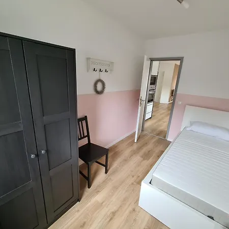 Grosse Naehe Flughafen Koeln/bonn Apartment